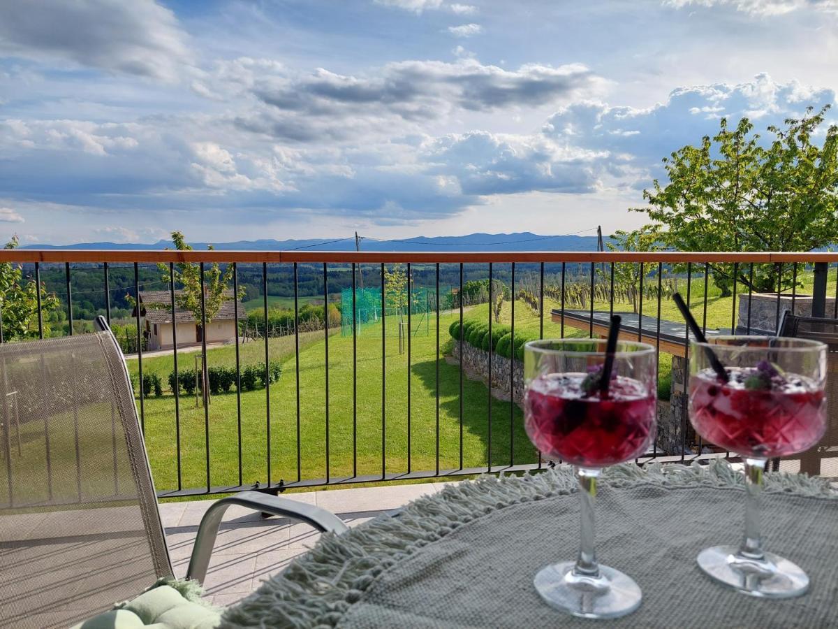 Vineyard Cottage Lan Na Hribu Semic Екстериор снимка