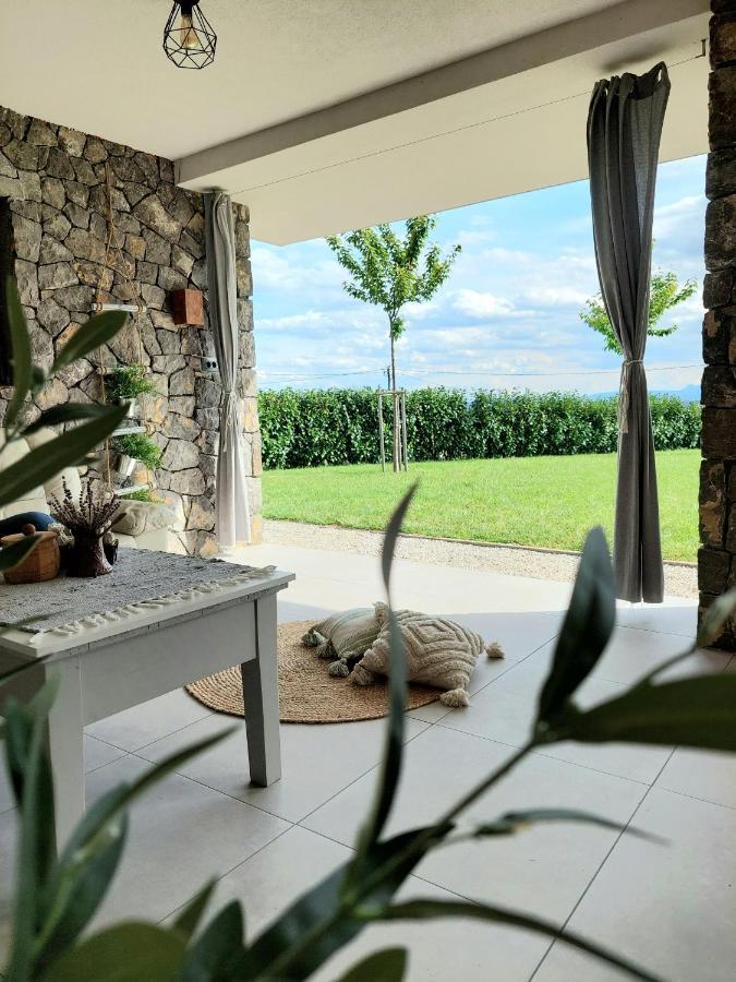 Vineyard Cottage Lan Na Hribu Semic Екстериор снимка