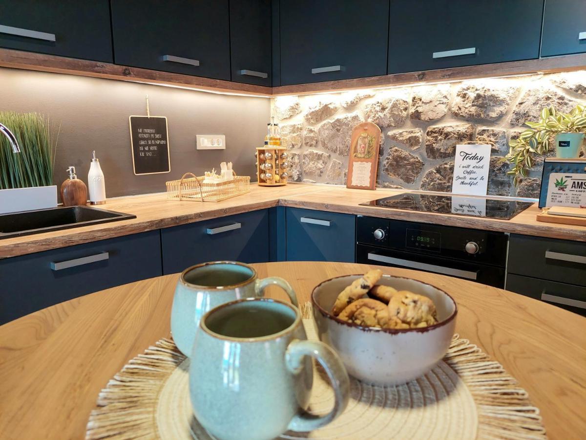 Vineyard Cottage Lan Na Hribu Semic Екстериор снимка