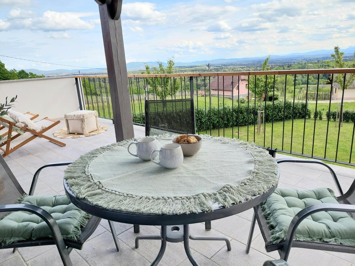 Vineyard Cottage Lan Na Hribu Semic Екстериор снимка