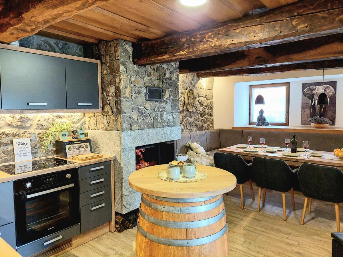 Vineyard Cottage Lan Na Hribu Semic Екстериор снимка