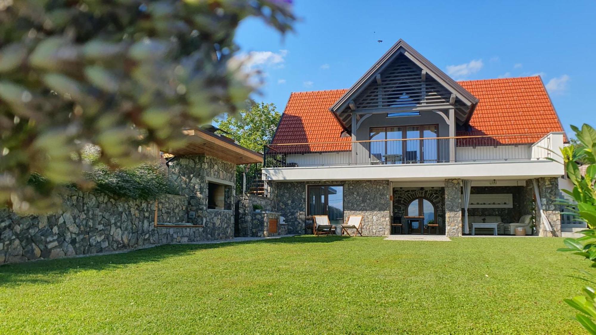 Vineyard Cottage Lan Na Hribu Semic Екстериор снимка